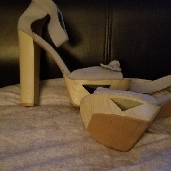 Sandles - Picture 2 of 4